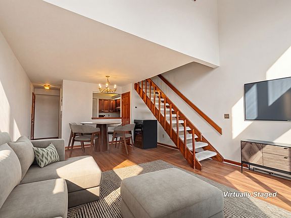 3rd image of 1465 E Putnam Ave APT 532