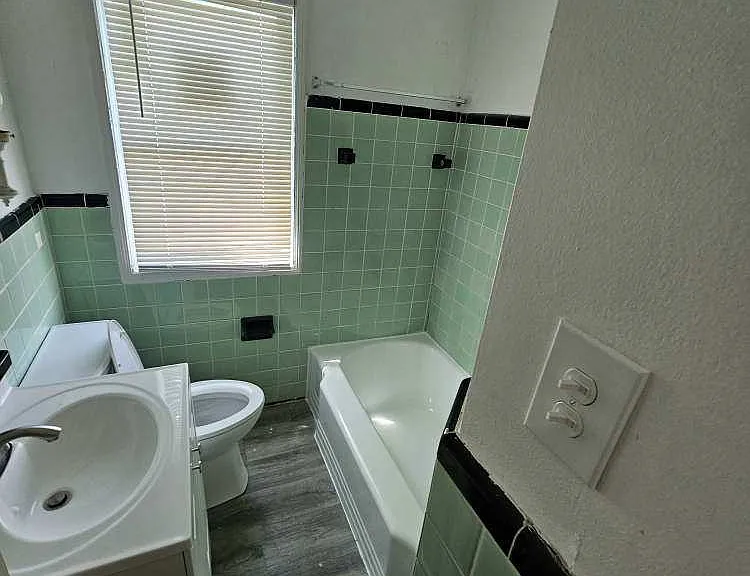 16092 Coram St — Photo 16