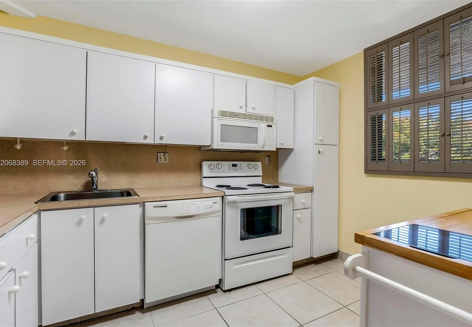 Condominium 8 Of Environ — Photo 3