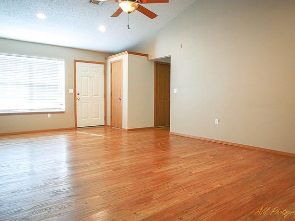 2nd image of 2880 W Glenmeadow Dr