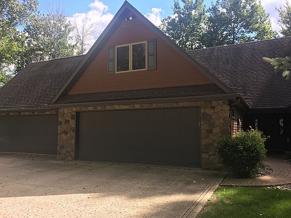 2nd image of 626 N Shore Dr
