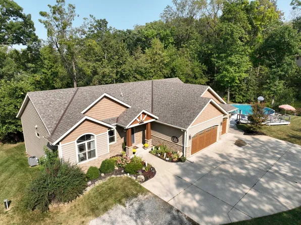 30506 Mountain LANE, Waterford, WI 53185