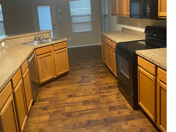 3rd image of 2029 Kingsbridge Dr