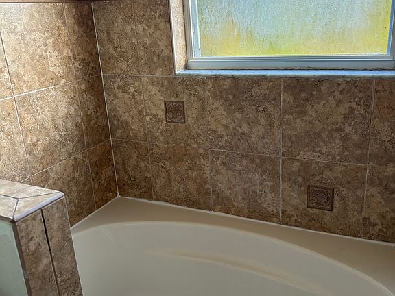 5th image of 528 Parsley Ct #1