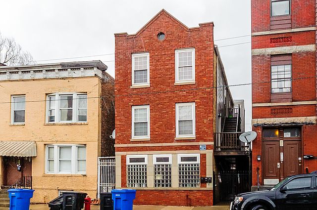 1st image of 1338 W Erie St