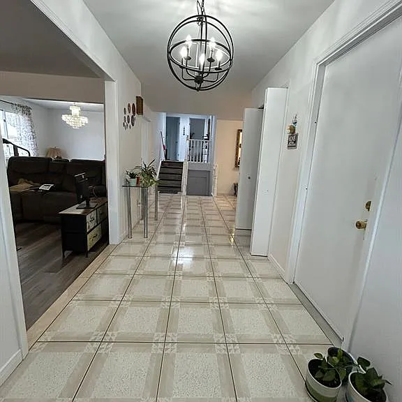 8351 Kingston Cres — Photo 12