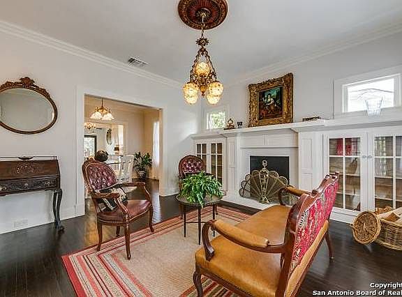 4th image of 228 Clifford Ct