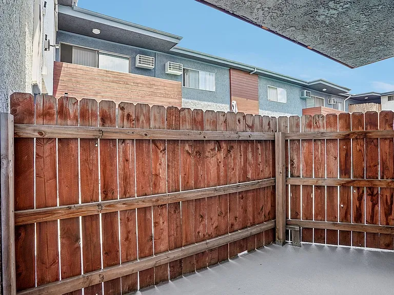 4444 Ensign Avenue — Photo 36