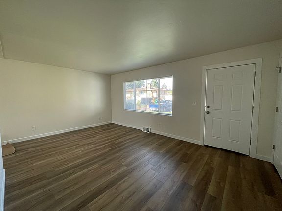 4th image of 10834 NE Glisan St APT 10