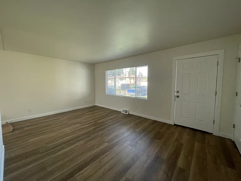 10834 NE Glisan St #10 — Photo 4