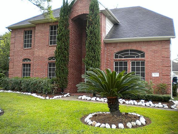 3rd image of 3403 Hornbeam Dr