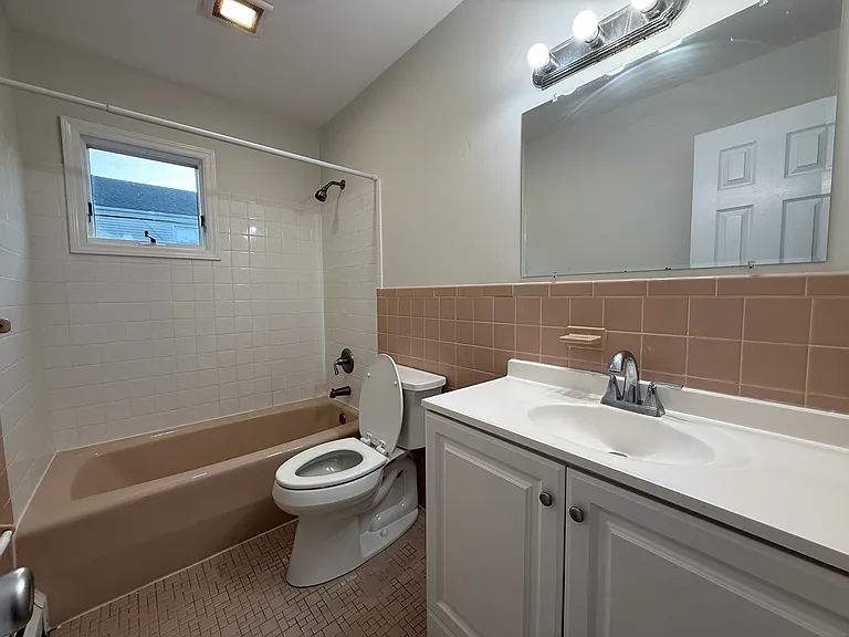 450 E Penn St #1 — Photo 14