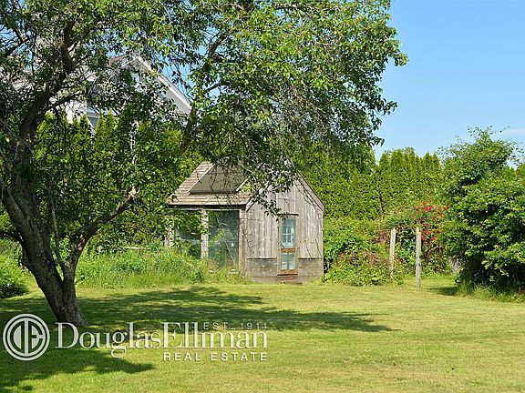 4th image of 30 Wainscott Main St