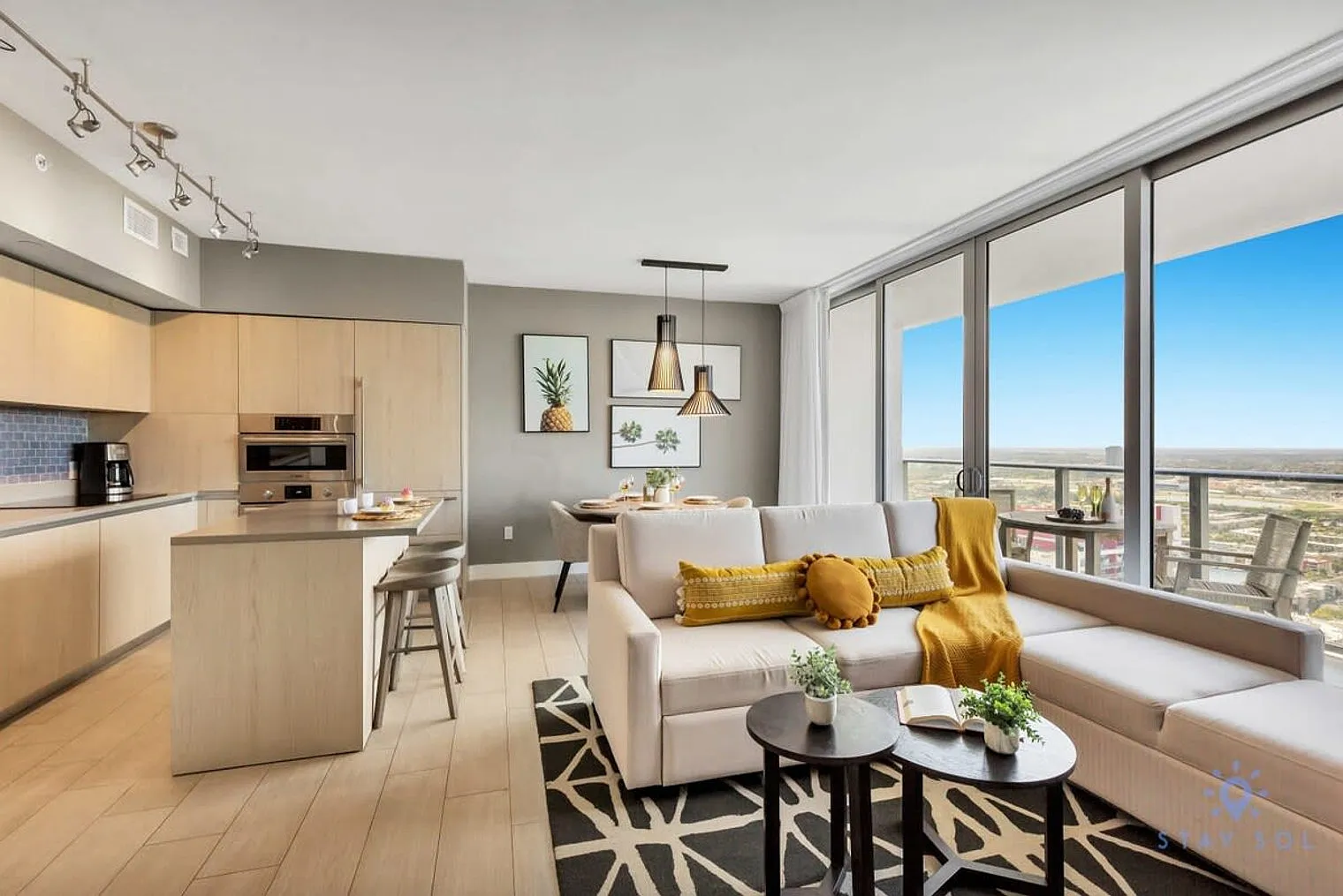 1 bed, 1.0 bath, 796 sqft, $5,916 — Photo 1
