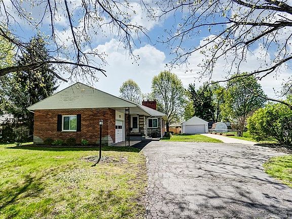 4th image of 1754 Mayfield Ave