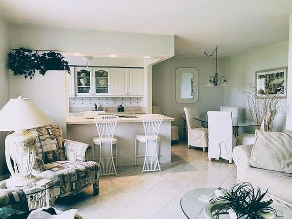 2nd image of 765 John Ringling Blvd #2CLARI