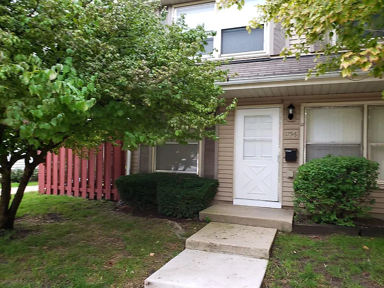 1796 Queensbury Cir — Photo 1