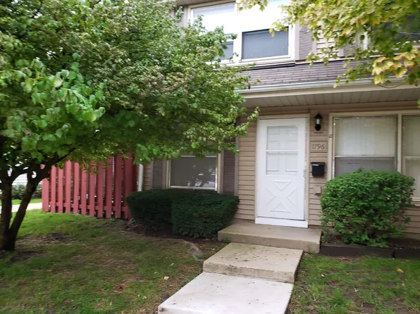 1796 Queensbury Cir, Hoffman Estates, IL