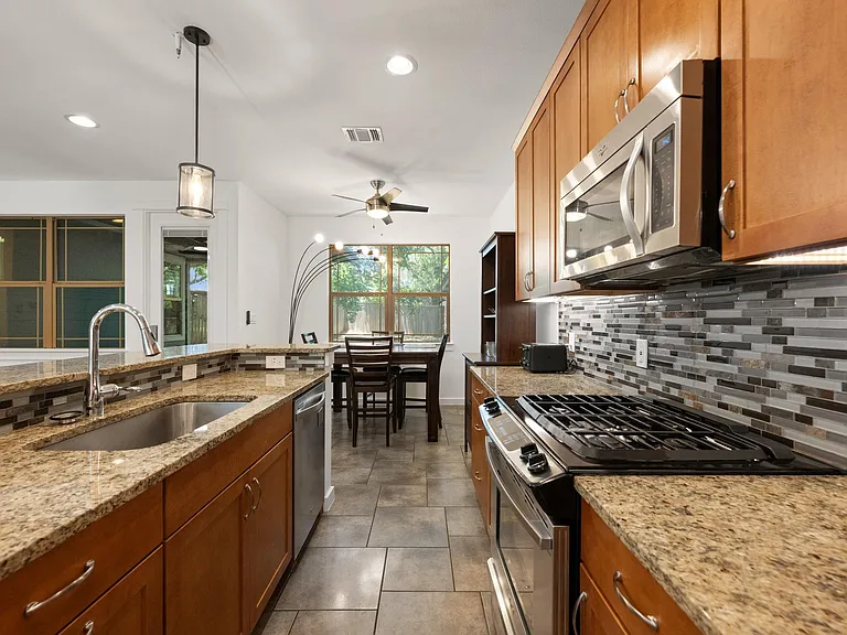 2208 Schriber St #B — Photo 13