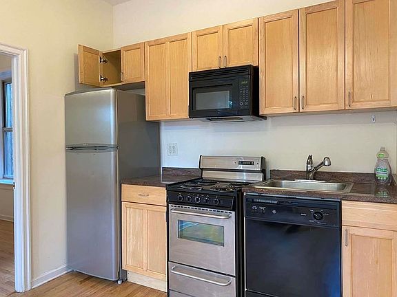 3rd image of 108 E 4th St APT 13