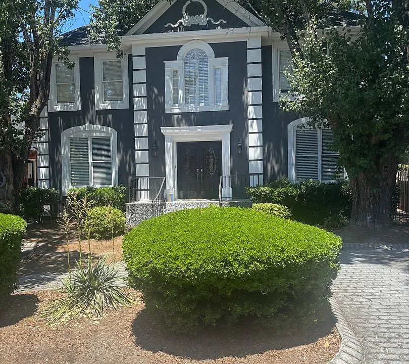 8 Conifer Sq