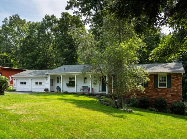 159 Farm Brook Dr, Rochester, NY 14625
