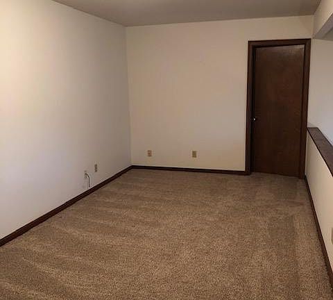 3rd image of 400M Clendenin St