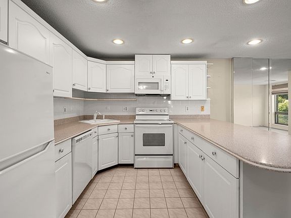 2nd image of 59 Valley St #5H