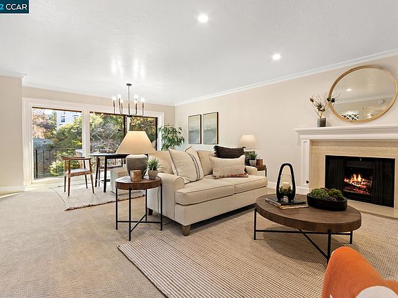 3rd image of 1695 Ptarmigan Dr APT 1B