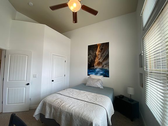 4th image of 463 E Deadwood Dr