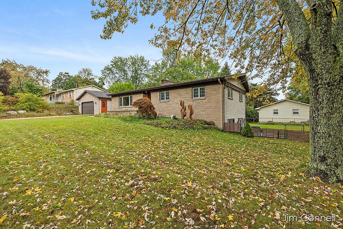 820 Four Mile Rd NE, Grand Rapids, MI 49525 | Zillow