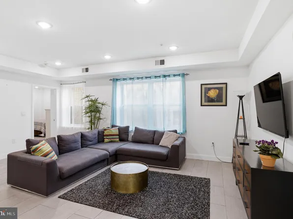 925 N Broad St, Philadelphia, PA