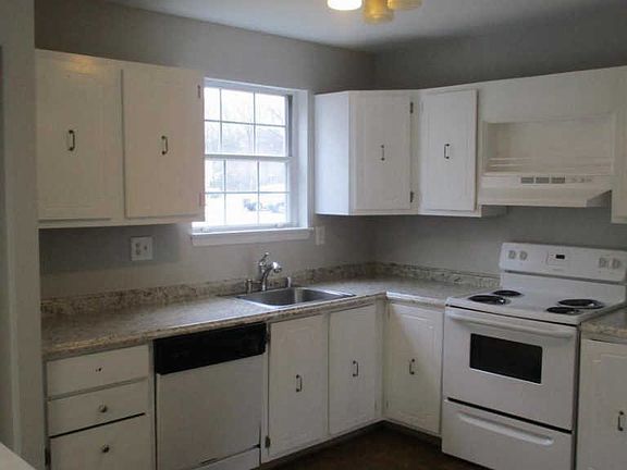 4th image of 472 Darton Ct