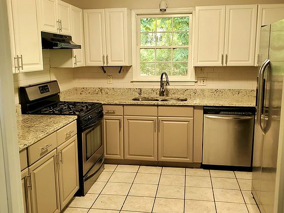 4th image of 166 Beaver Pond Dr