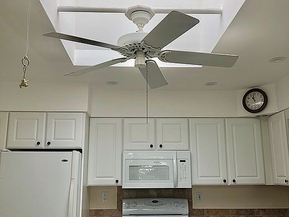 5th image of 58 Shinnecock Ave