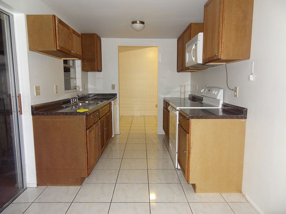 2nd image of 9107 Sandcroft Ct