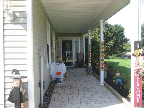 3rd image of 19 Oriel Way