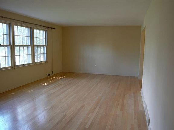 3rd image of 7530 Glencrest Ave