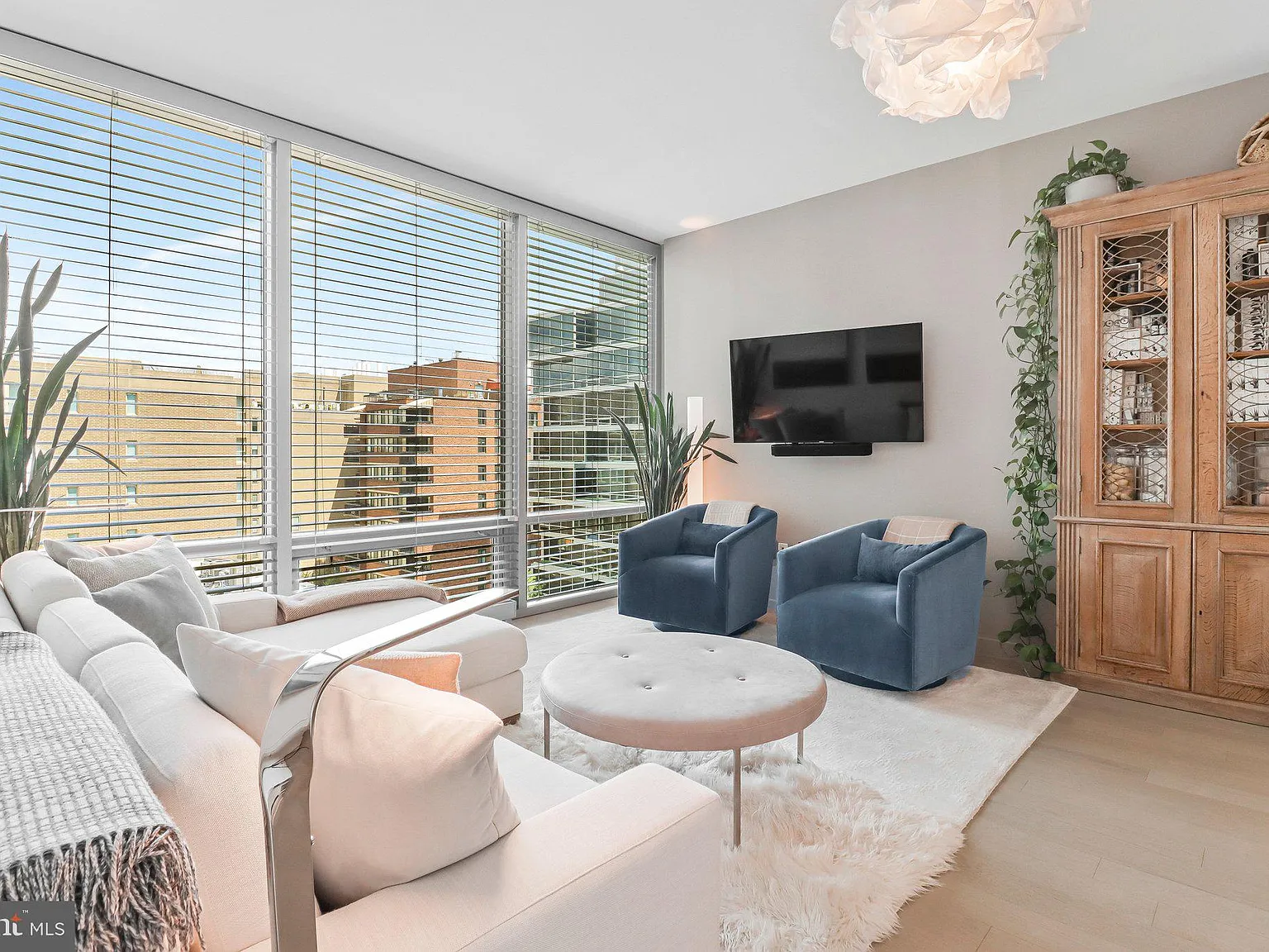 1 bed, 1.0 bath, 750 sqft, $4,250 — Photo 2