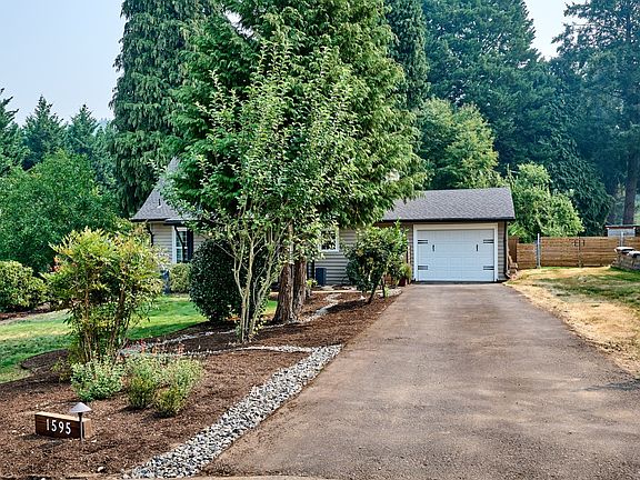 Long Driveway with Single Car Garage