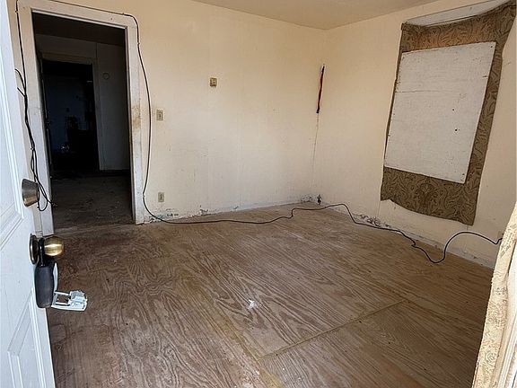 4th image of 1008 S Aster St