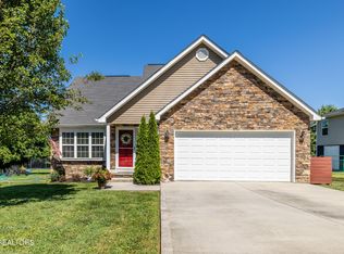 1224 Swan Pond Ln, Knoxville, TN 37914