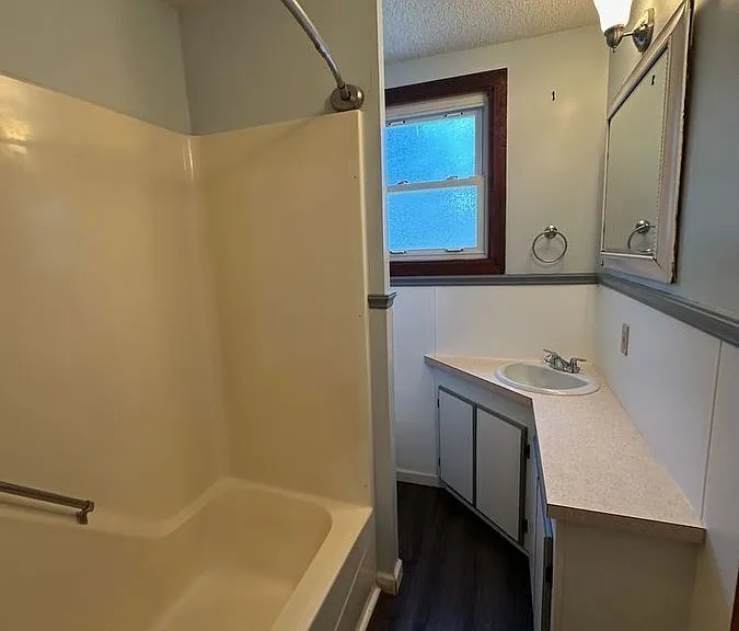 2712 Girard St — Photo 13