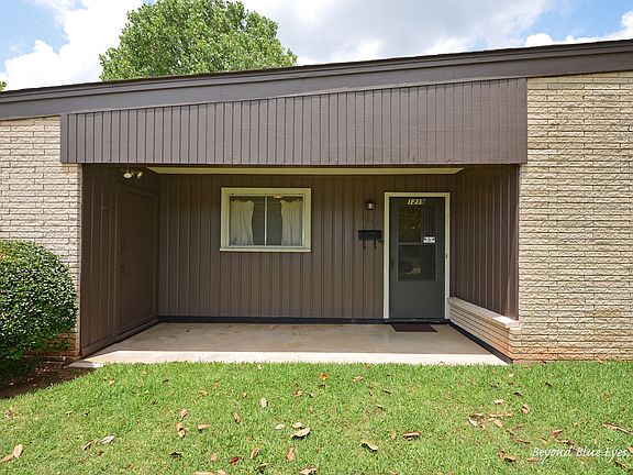 3rd image of 1219 Caroline Dr
