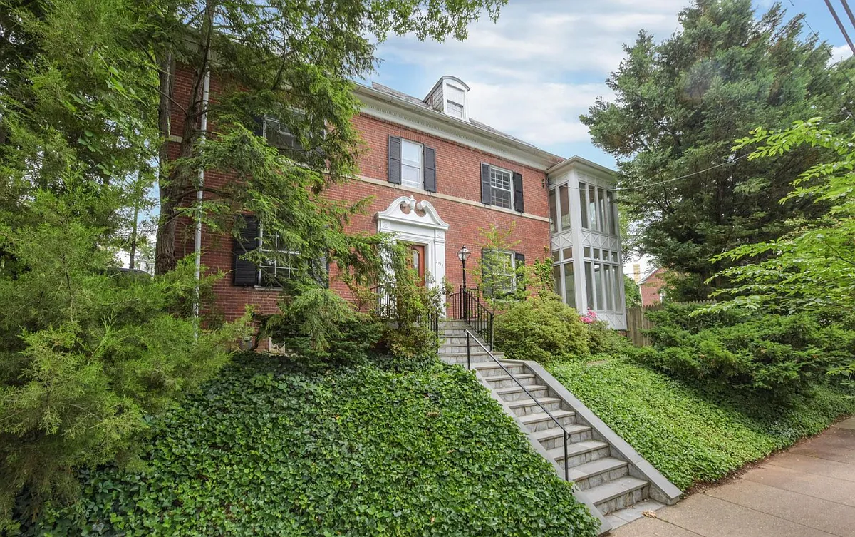 Building Photo - 2725 38th St NW