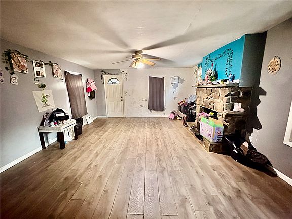 3rd image of 3517 Mary St