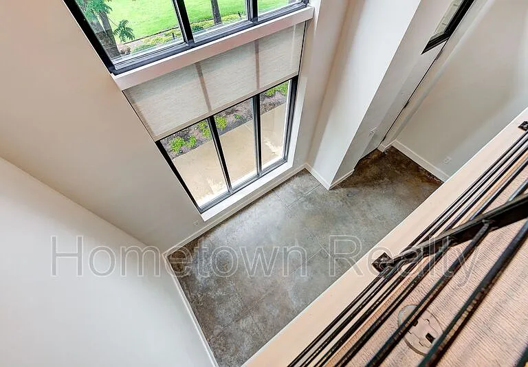 301 NE 4th St #2 — Photo 33
