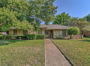 210 Hillcrest Dr, Midlothian, TX 76065