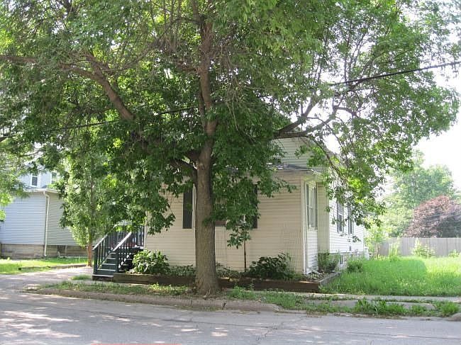 2nd image of 318 W Division St