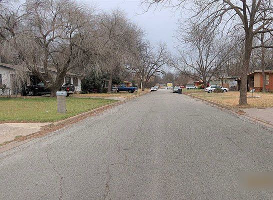 4th image of 705 Dunn Cir